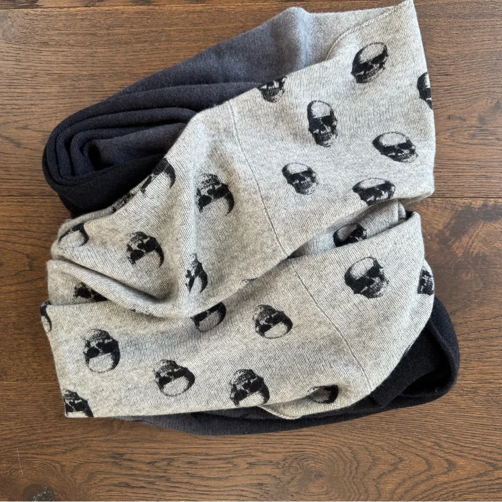 Skull Cashmere Reversible Black and Gray Skull Pattern Cashmere Scarf